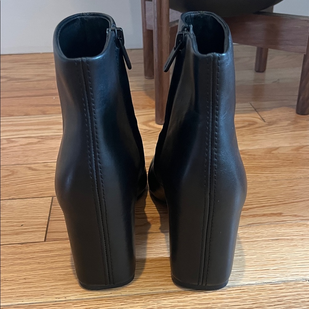 LIKE NEW Vince Terri Leather Ankle Boots - Picture 6 of 9